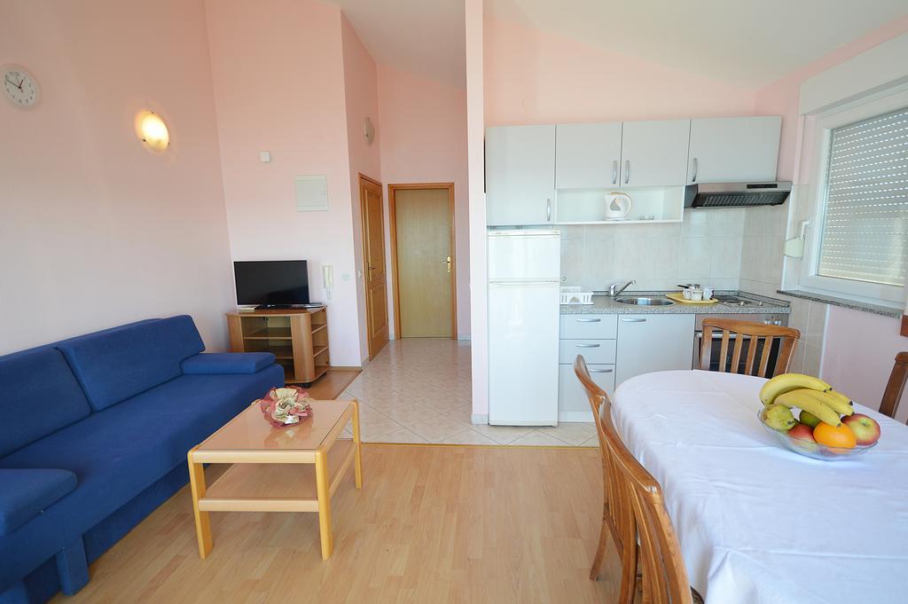 Apartments Danijela 2 Sukošan Стая снимка